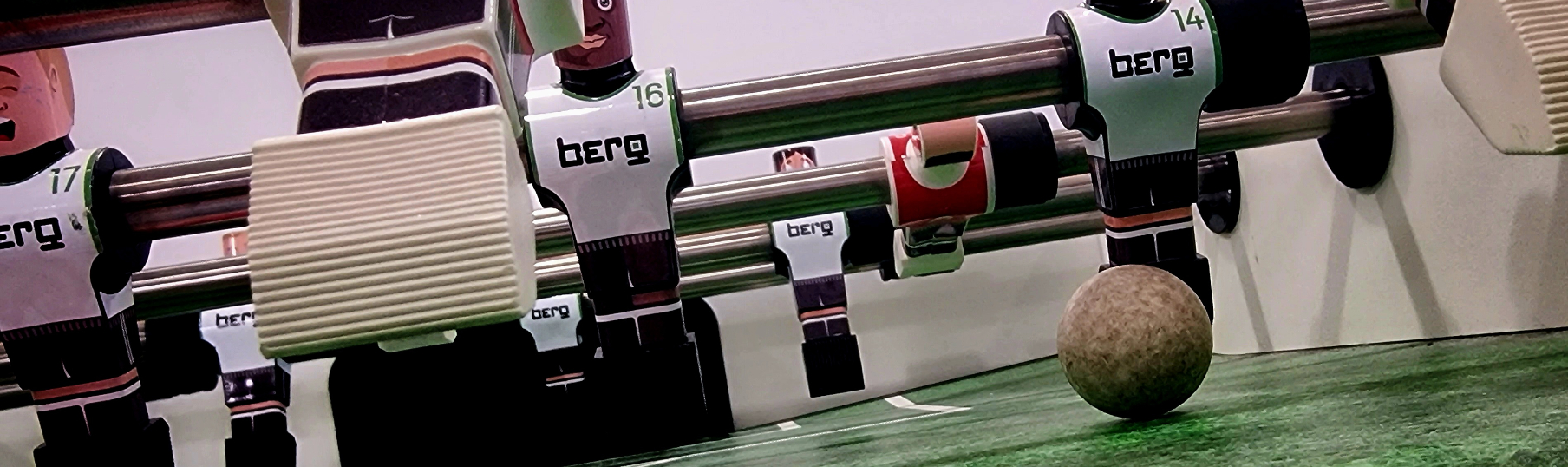 Kickermänchen mit Berglogo auf der Brust